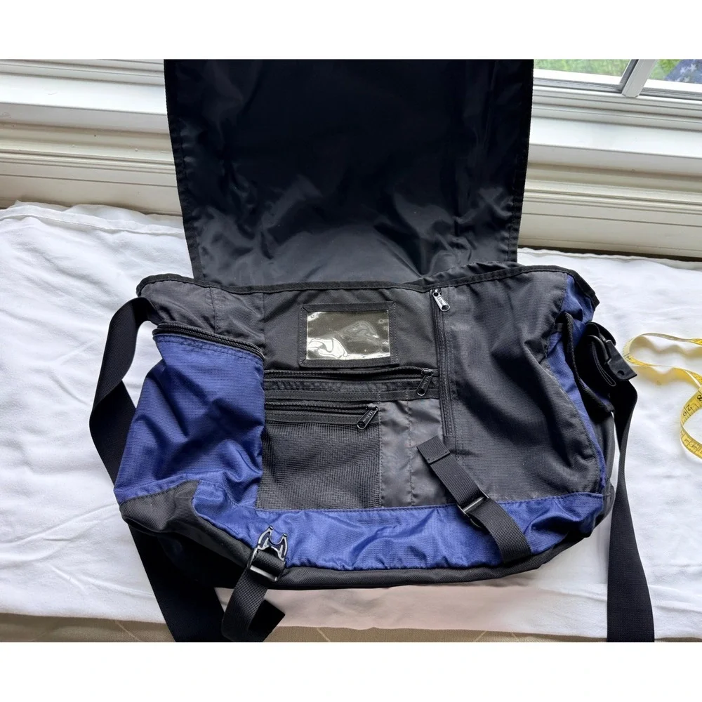 LL Bean Messenger Bag Navy Blue Ripstop Nylon Padded Strap Crossbody Laptop Bag